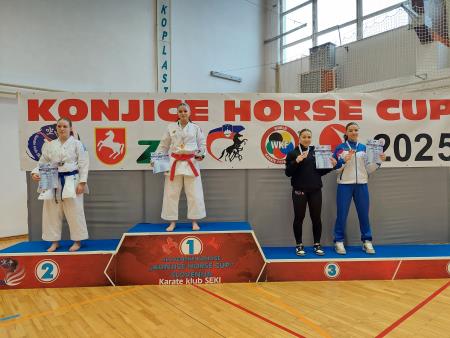 Elma Lišinović 1. mesto v katah med mladinkami